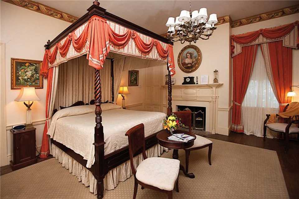 Monmouth Historic Inn & Gardens Deluxe Room
