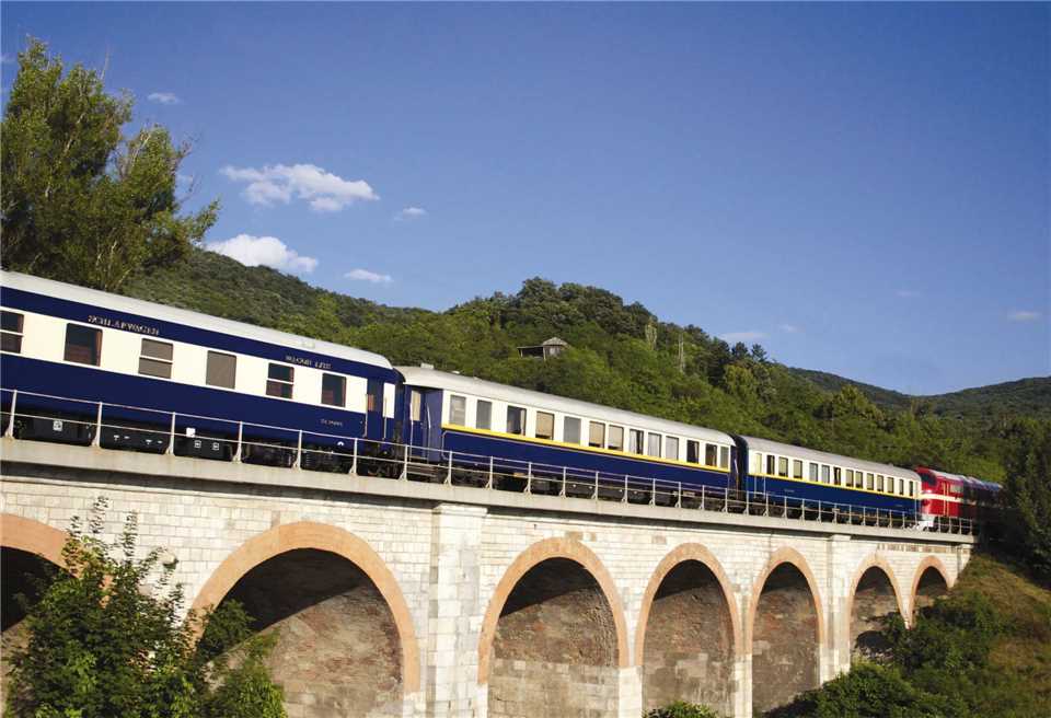 Golden Eagle Danube Express Zug