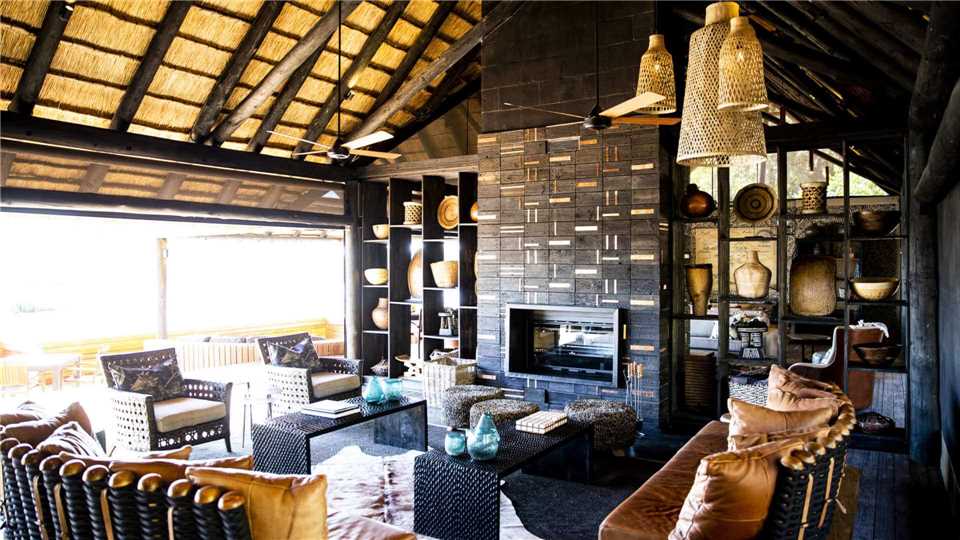 Kings Pool Camp Lounge