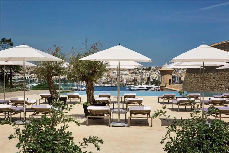 The Phoenicia Malta Liegen