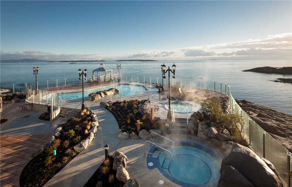 Oak Bay Beach Hotel Außenpool