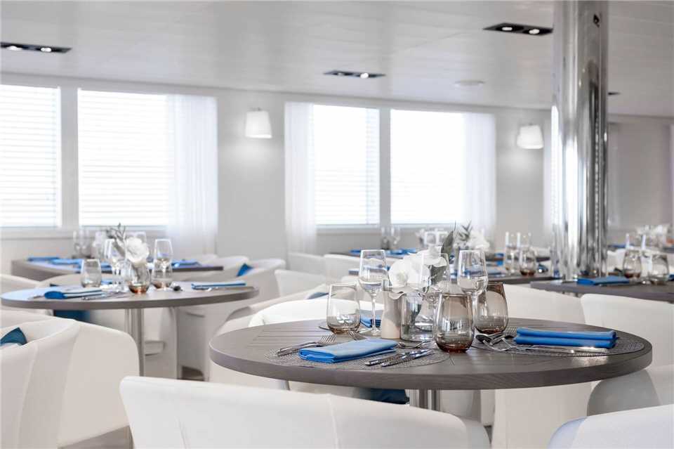 Ponant Le Lyrial Restaurant