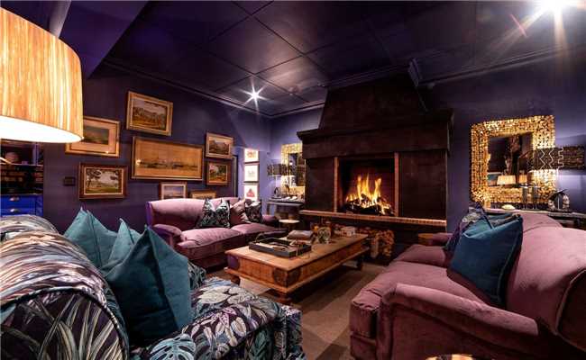 La Fontaine Lounge