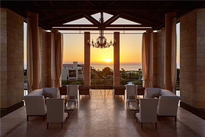 The Romanos Lounge