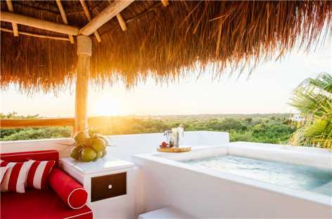 Esencia Pool Suite