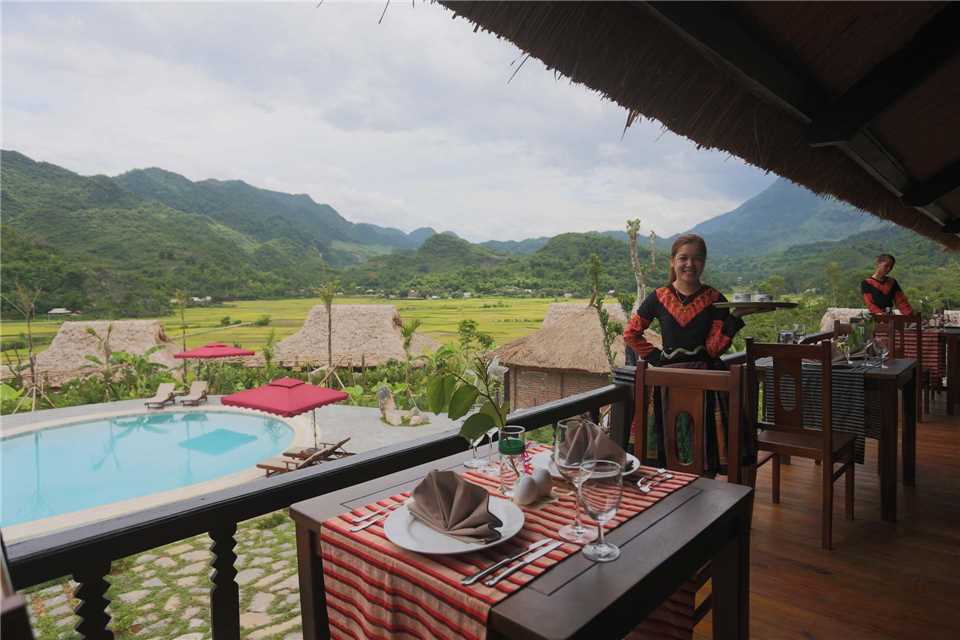 Mai Chau Ecolodge Dinner mit Blick
