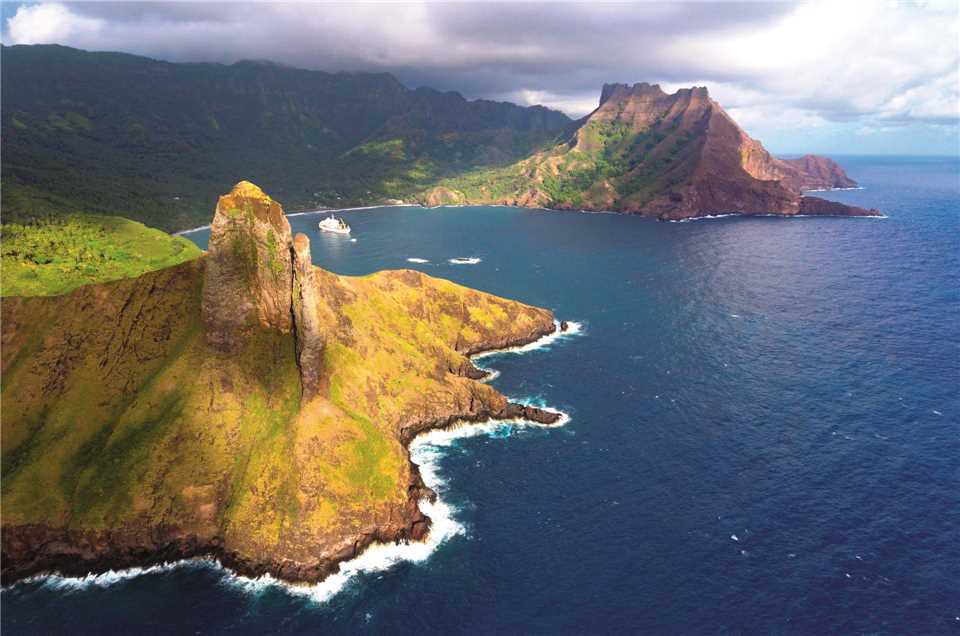Compagnie Polynesienne de Transport Maritime Aranui 5 Luftaufnahme