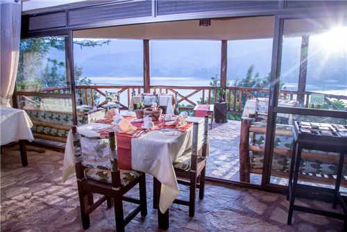 Lake Mulehe Gorilla Lodge Fruehstueck
