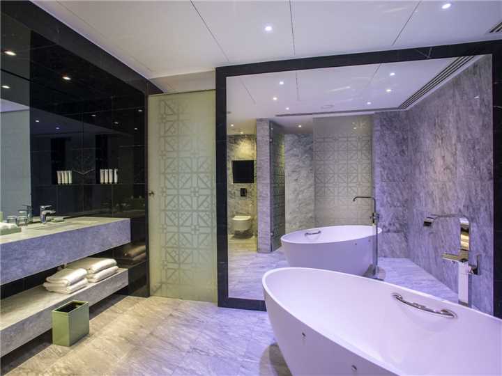 Parklane Zypern Badezimmer