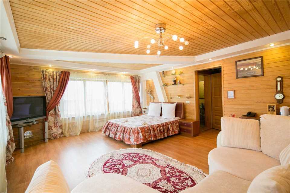 Krestovaya Padj Suite
