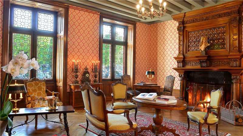 Le Manoir Saint Thomas Kaminzimmer