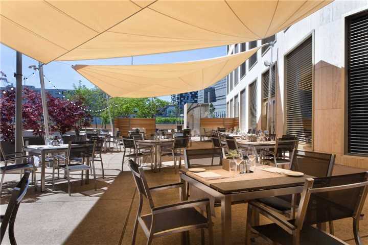 Terrasse Renaissance Hotel Zürich Tower