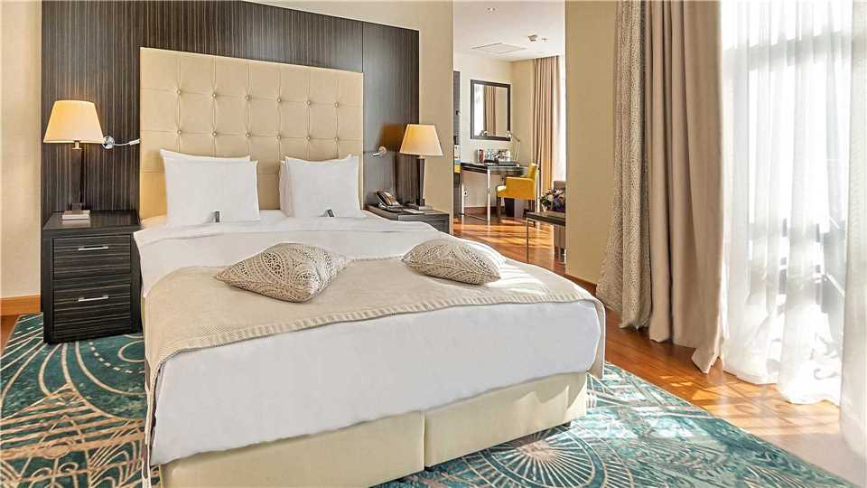 Crowne Plaza Borjomi Doppelzimmer