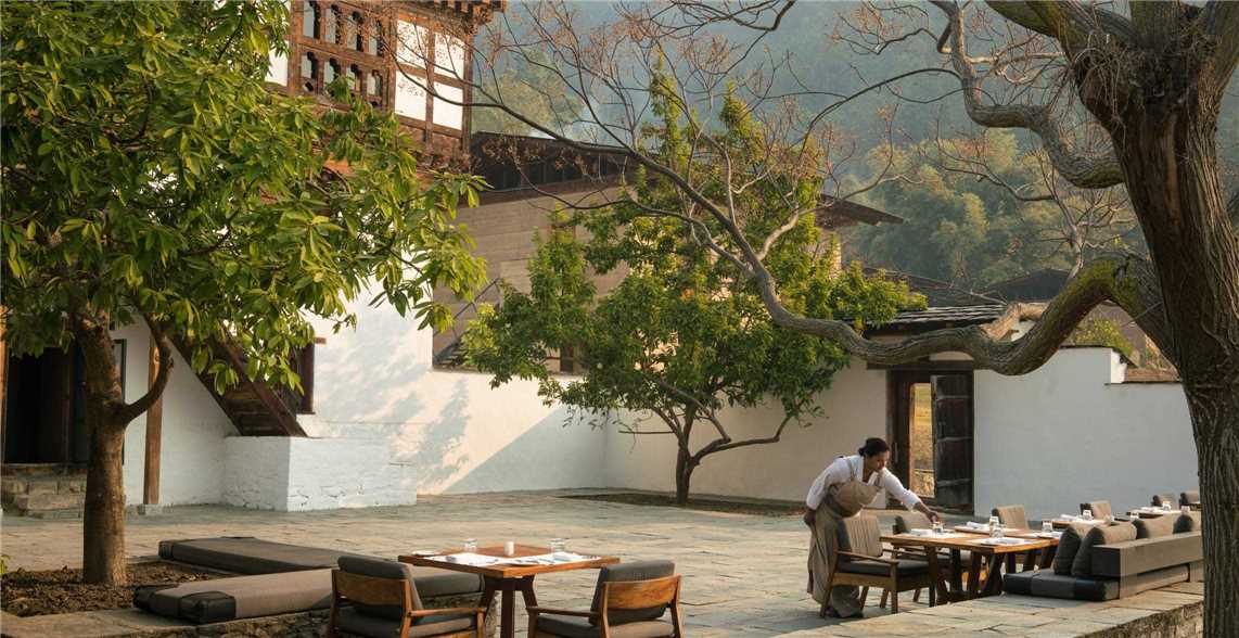 Amankora Punakha Hotel Bhutan Himalaya Innenhof