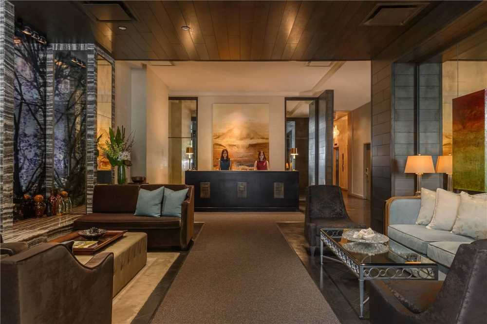Loden Hotel Empfangsbereich