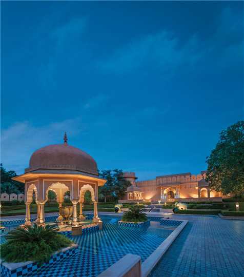The Oberoi Rajvilas Hotel bei Nacht