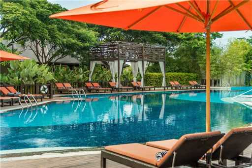 Crimson Resort & Spa Pool