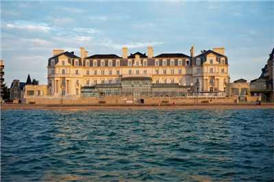 Le Grand Hotel des Thermes Aussenansicht