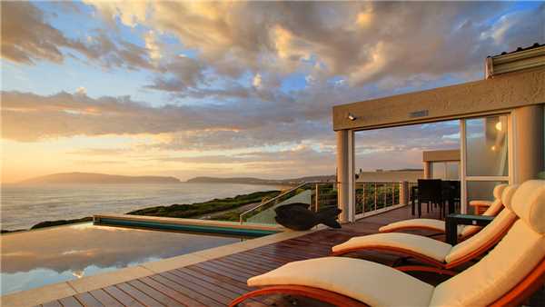 Periwinkle Guest Lodge Poolblick