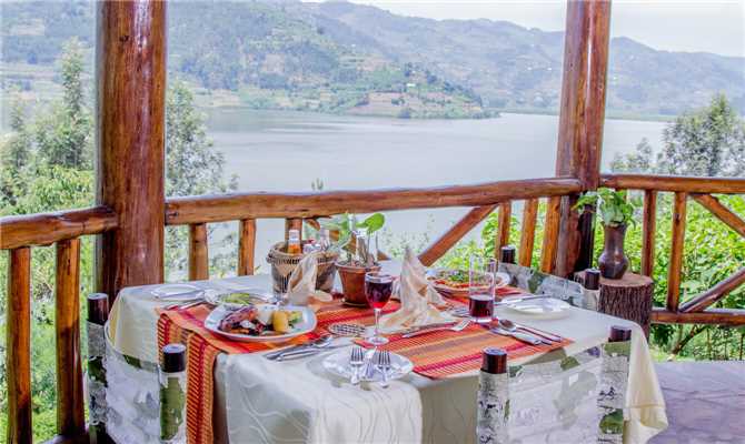 Lake Mulehe Gorilla Lodge Abendessen