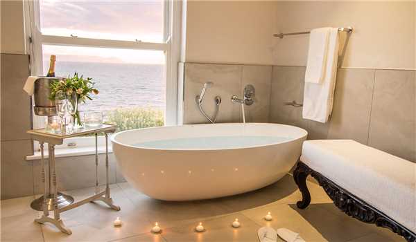 The Marine Hotel Badezimmer