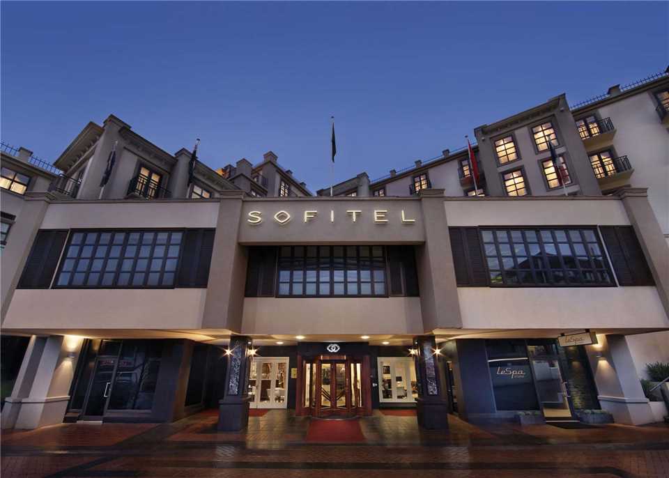 Sofitel Queenstown Hotel and Spa Eingang
