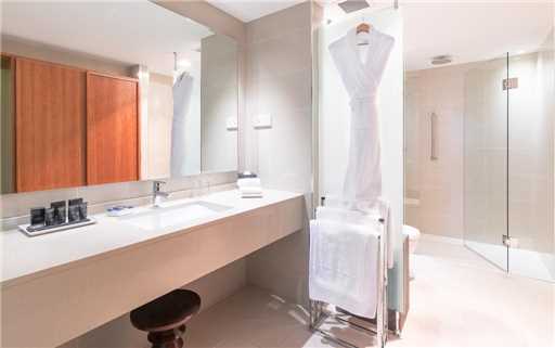 The Grace Hotel Sydney Badezimmer