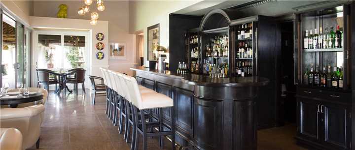 Mont Rochelle Hotel Bar