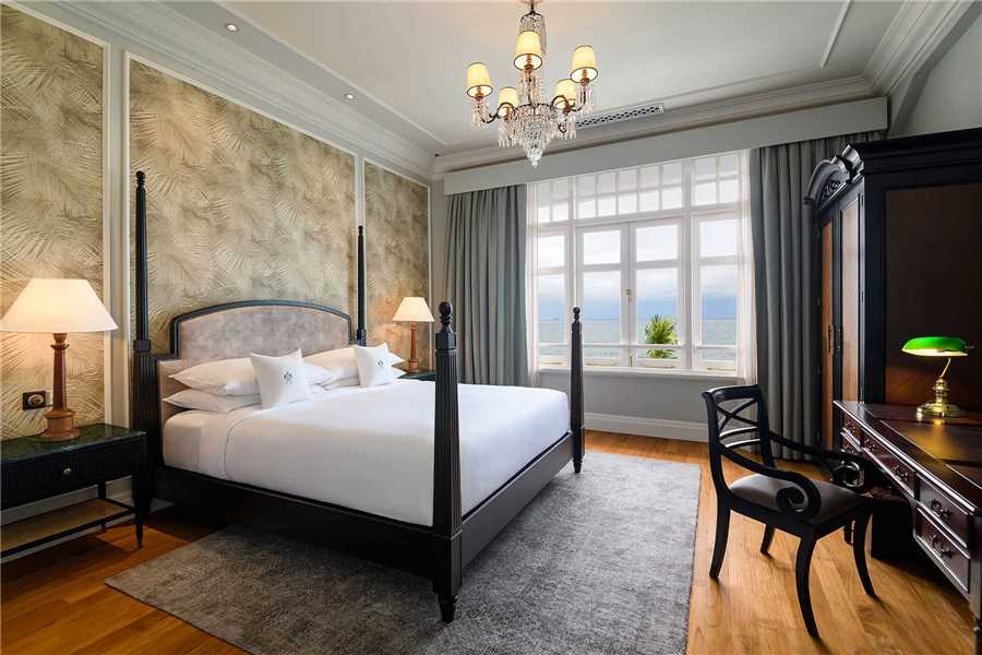 Eastern & Oriental Hotel Suite