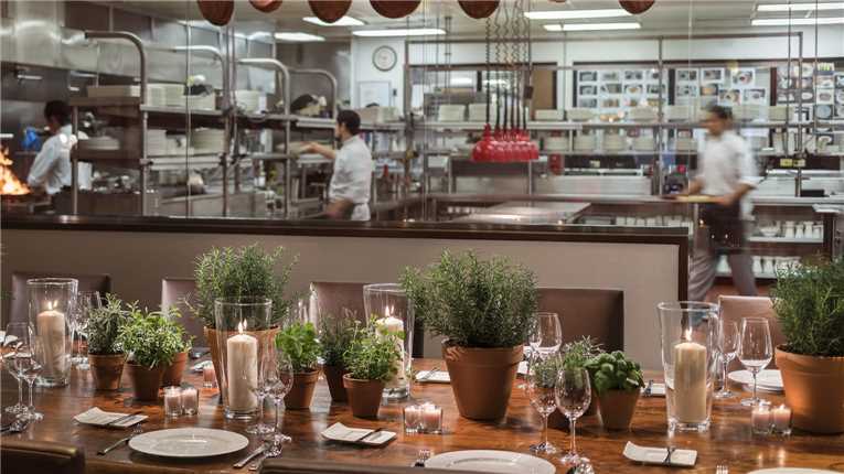 Four Seasons Hotel Restaurant