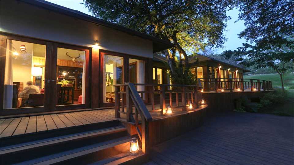 Lake Duluti Lodge Außenansicht Restaurant