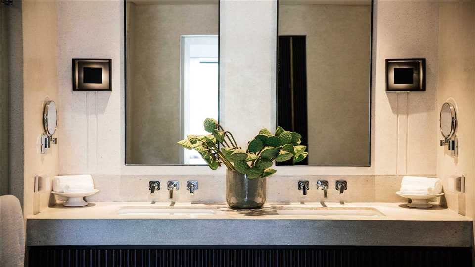 Treeline Urban Resort Badezimmer