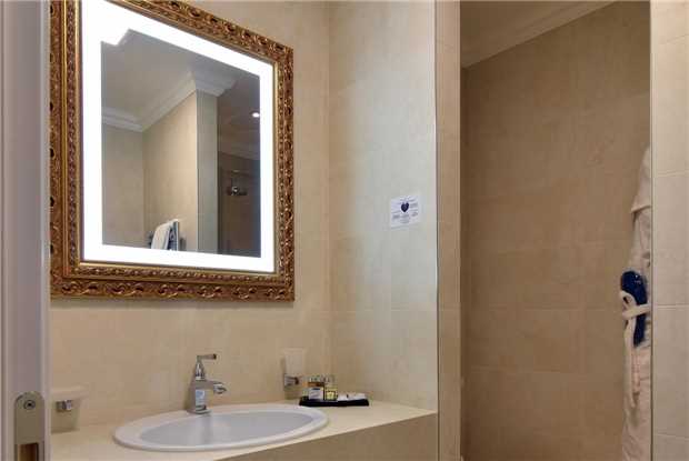 Grand Hotel Yerevan Badezimmer