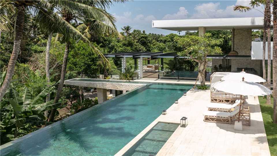 Villa Sapta Bayu Poolansicht