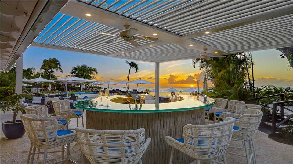 The House by Elegant Hotels Bar