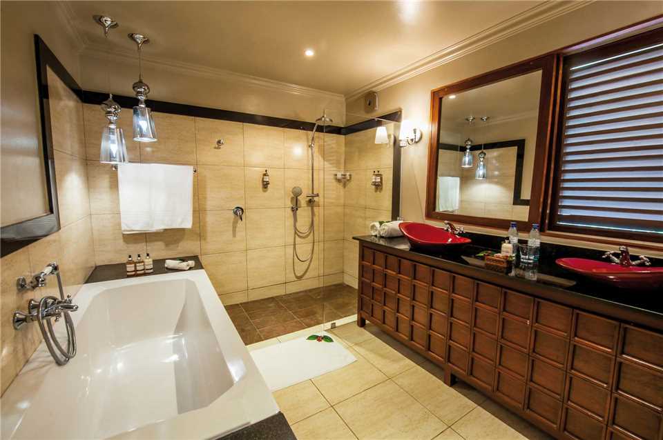 Arusha Coffee Lodge by Elewana Plantation Room Badezimmer