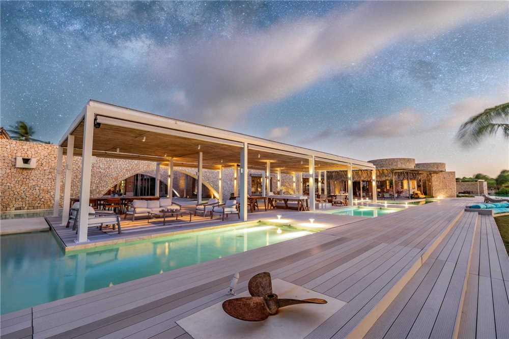 Miavana Pool
