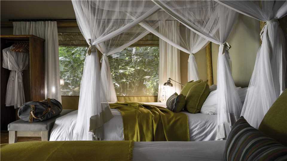 Sanctuary Gorilla Forest Camp Himmelbett