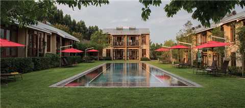 Tuningi Safari Lodge Pool