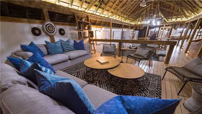 Splash Camp Lounge