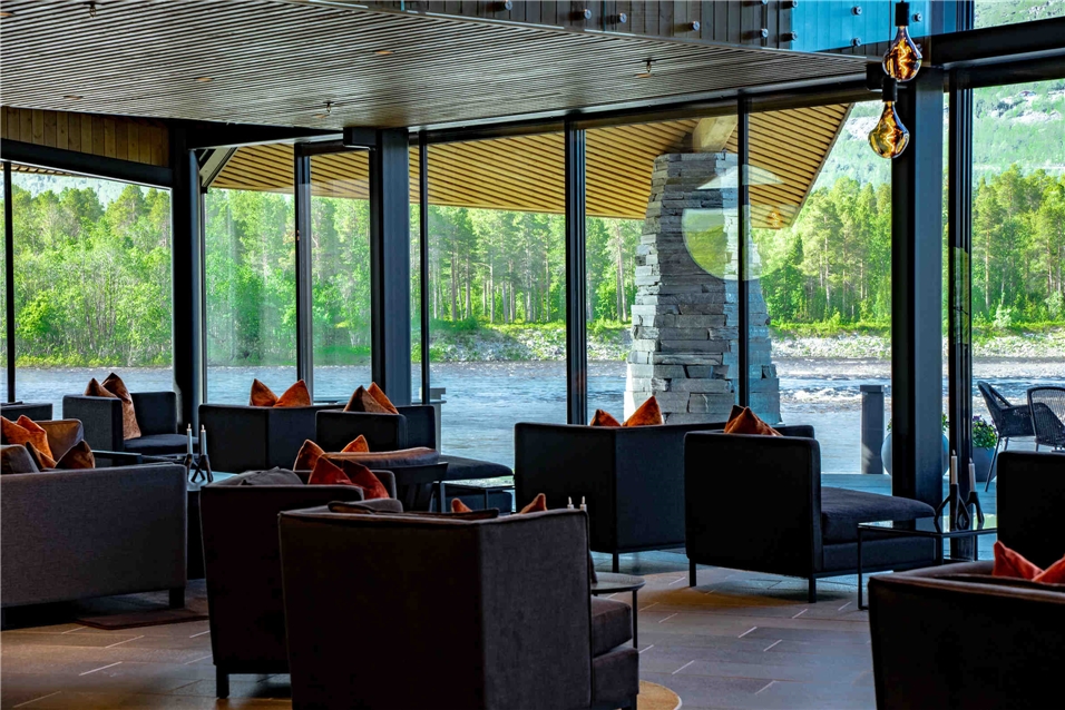 Arctic Wilderness Lodge Lounge