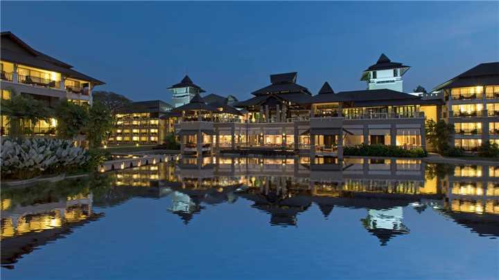 Le Méridien Chiang Rai Resort Resort am Abend