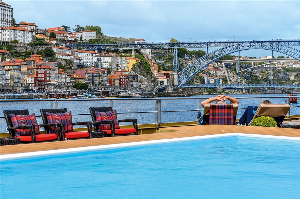 AmaDouro Sonnendeck mit Pool