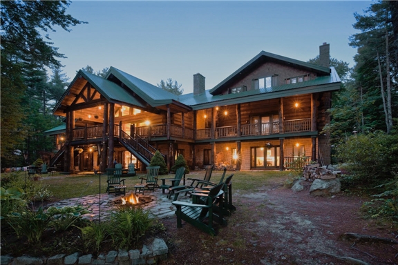 Lodge bei Nacht