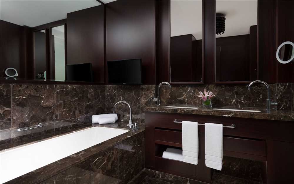 The Ritz-Carlton Almaty Badezimmer