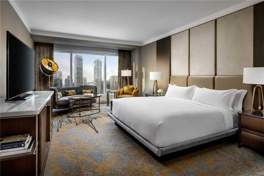 The Ritz Carlton Zimmer