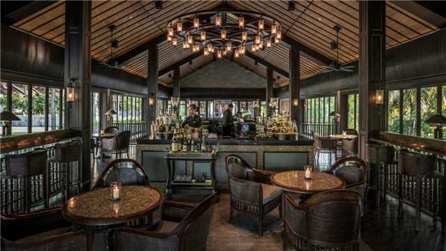 Four Seasons Resort the Nam Hai Bar