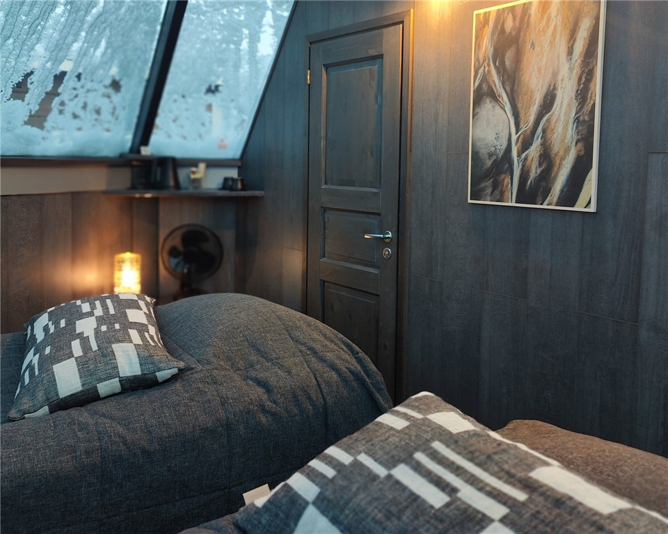 Glas Igloo Bed