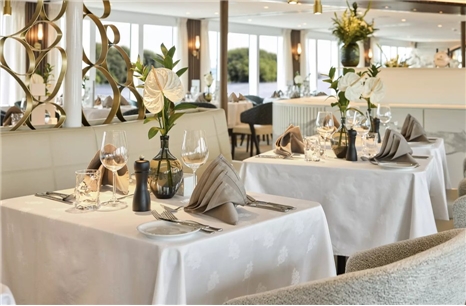 Amadeus Queen Panorama Restaurant