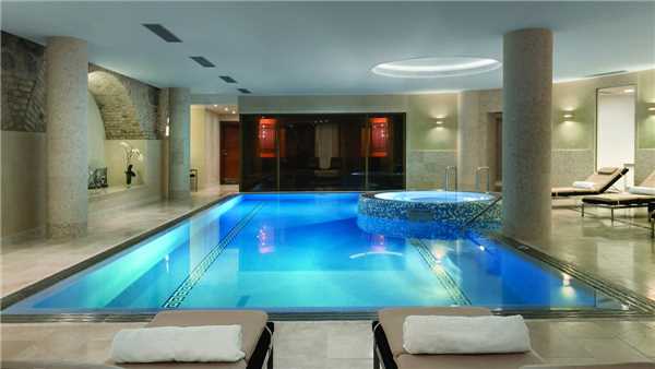 Grand Hotel Kempinski Vilnius Innenpool